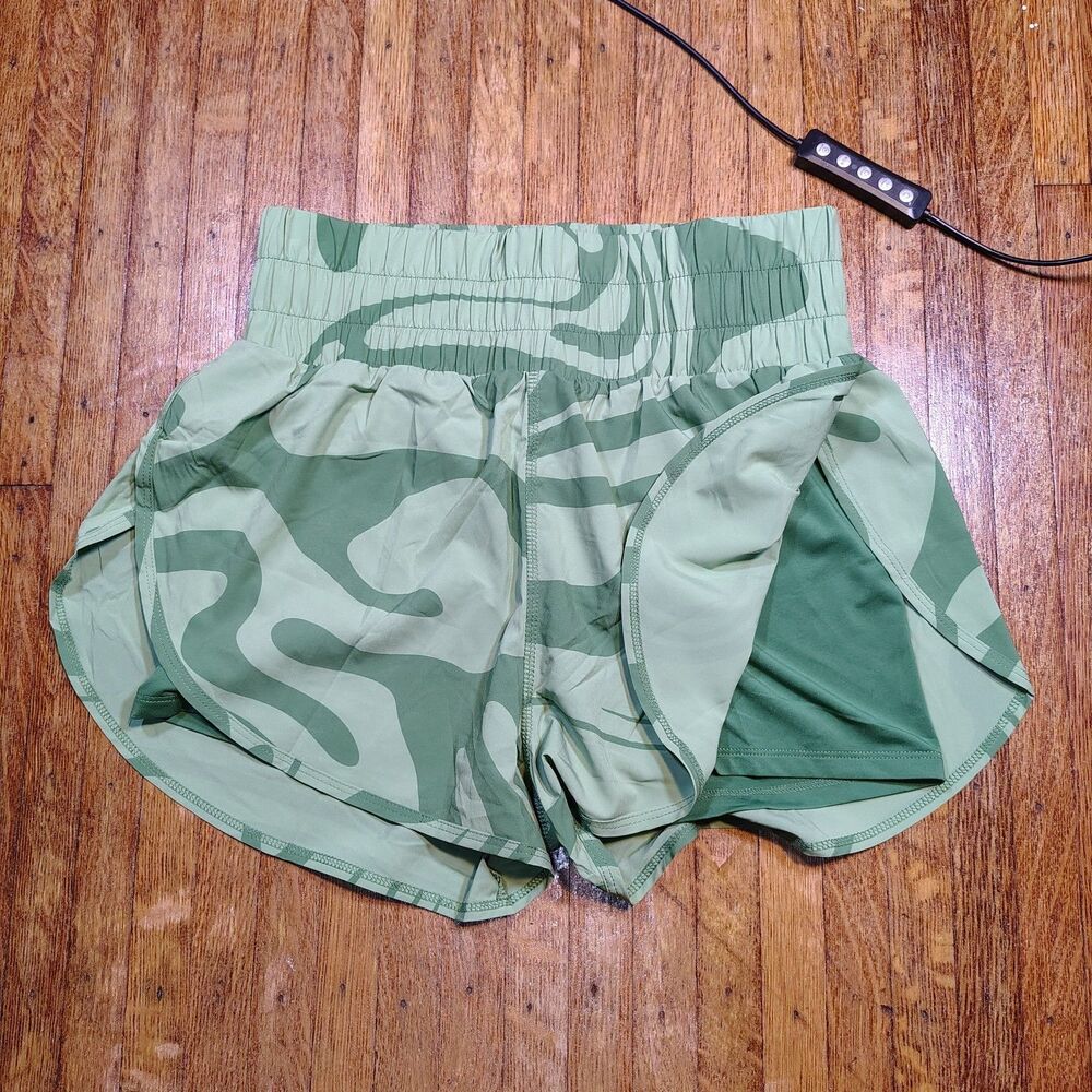 Cosmopolitan Vitality Athletic Wmns Shorts Sz Small/T561